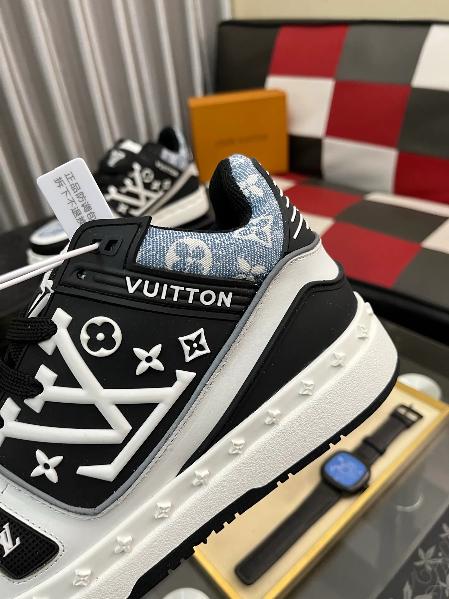 Men's men's shoes 💰620⌚️⌚️ Comes with full packaging "Loui* Vuitto*" LV's new Gaobang sports and casual shoes. Imported first-layer cowhide ➕ Imported sheepskin lining is high-end and comfortable, and the original outsole is light and wear-resistant! Purely handmade, details determine quality! Size 38-442️⃣Colors available